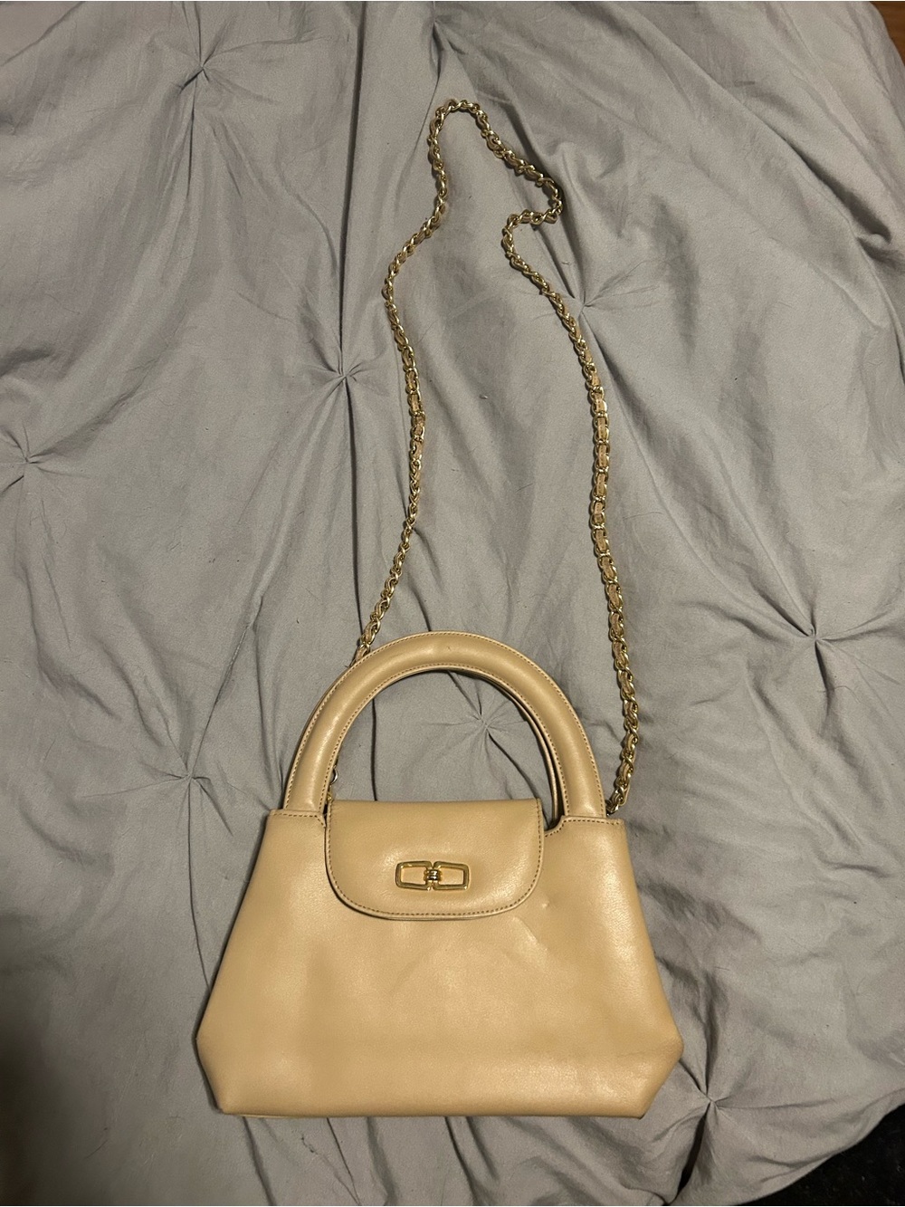 Newport News Chic Beige Top-Handle Crossbody Bag with Gold Chain